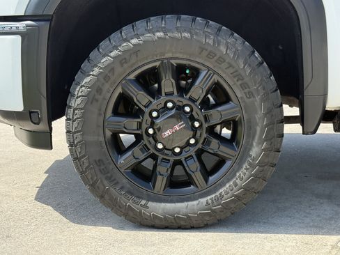 Used 2024 GMC Sierra 2500 AT4 w/ AT4 Premium Plus Package AWD/4WD image 12