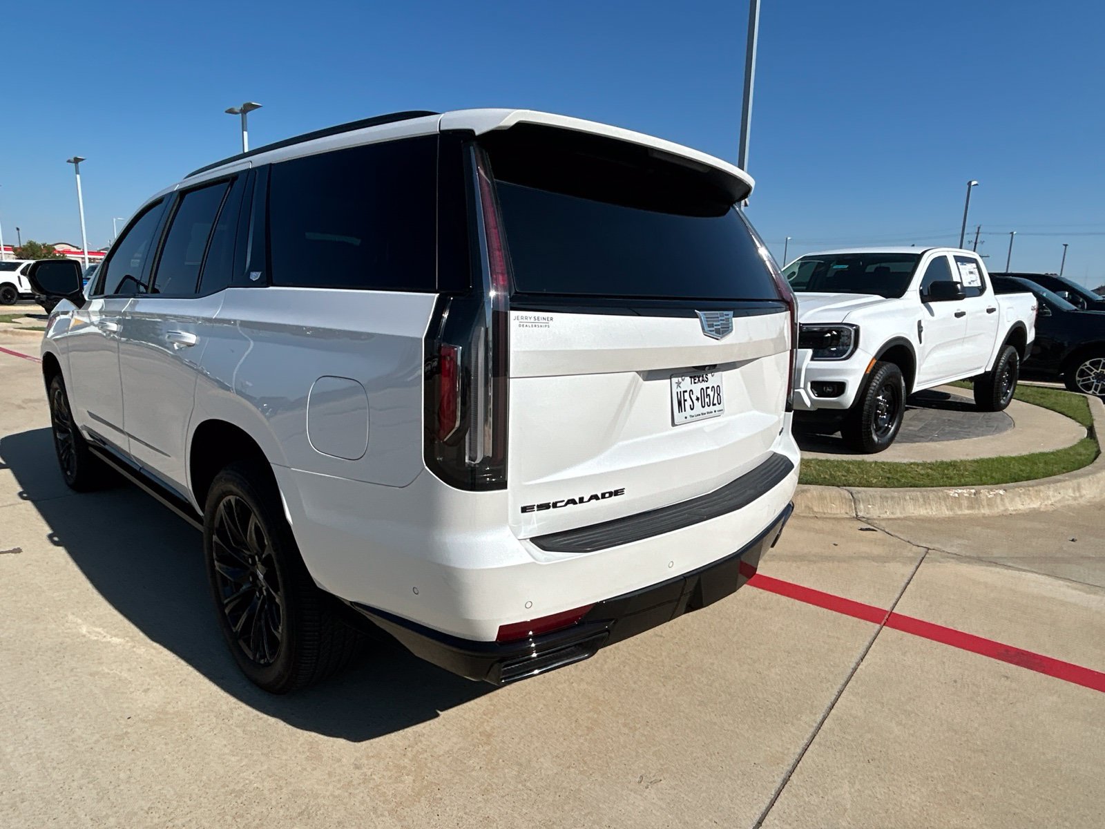 Used 2024 Cadillac Escalade Sport Platinum w/ LPO, ONYX Package AWD/4WD image 5