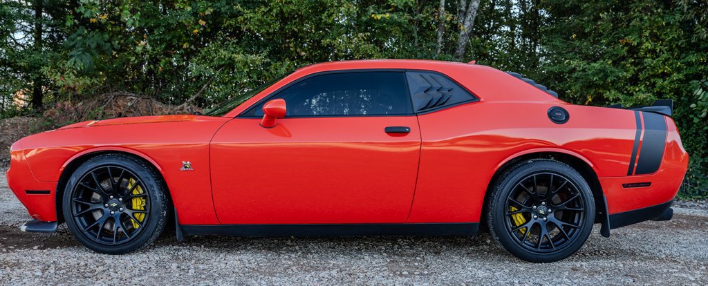 Used 2017 Dodge Challenger R/T Scat Pack w/ Dynamics Package RWD image 2