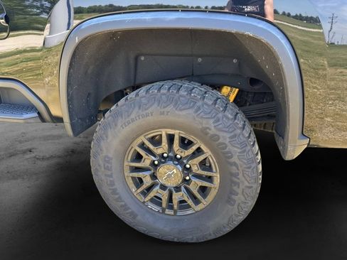 Used 2024 Chevrolet Silverado 2500 ZR2 w/ Technology Package AWD/4WD image 20