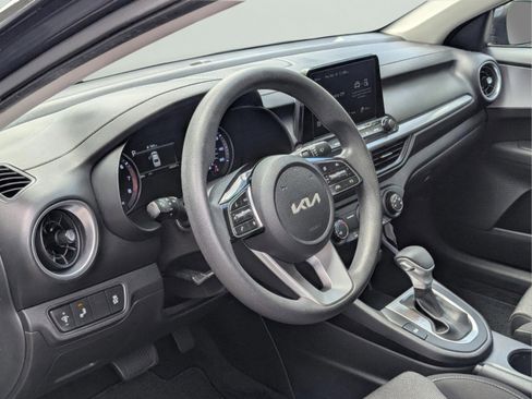 Used 2022 Kia Forte LXS w/ LXS Technology Package FWD image 11