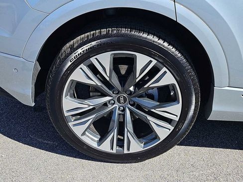 Certified 2025 Audi Q8 Premium AWD/4WD image 8
