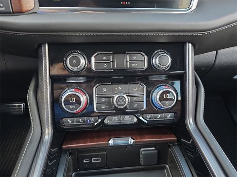 Used 2023 GMC Yukon XL Denali Ultimate image 27