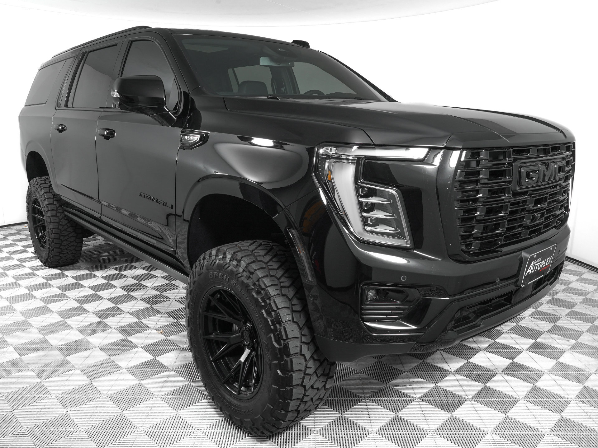 Used 2026 GMC Yukon XL Denali w/ Sun & Power Step Package AWD/4WD image 3