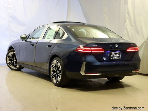 New 2026 BMW 530i xDrive w/ Premium Package image 9