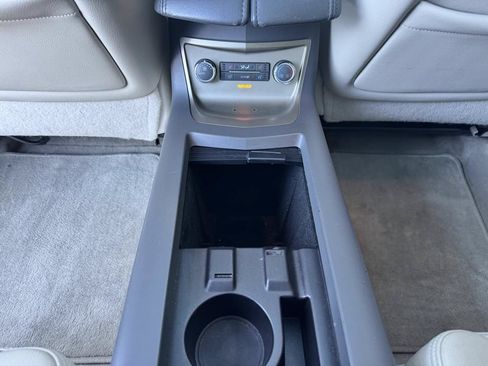 Used 2012 Lincoln MKT AWD image 32