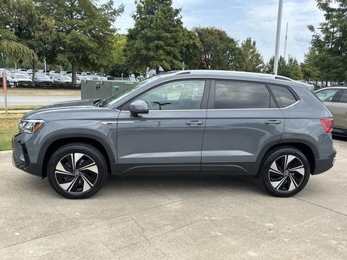 Used 2024 Volkswagen Taos SE w/ Panoramic Sunroof Package AWD/4WD image 10