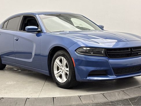 Used 2022 Dodge Charger SXT w/ Leather Interior Group RWD image 3