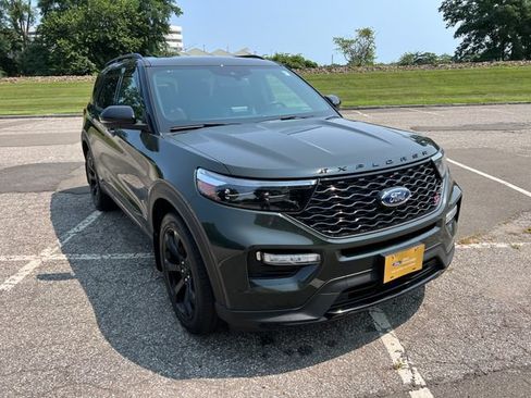 Used 2024 Ford Explorer ST w/ Equipment Group 401A AWD/4WD image 2