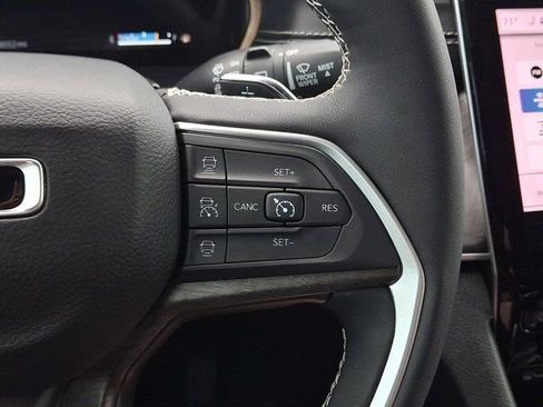 Certified 2024 Jeep Grand Cherokee Limited w/ Black Appearance Package AWD/4WD image 27