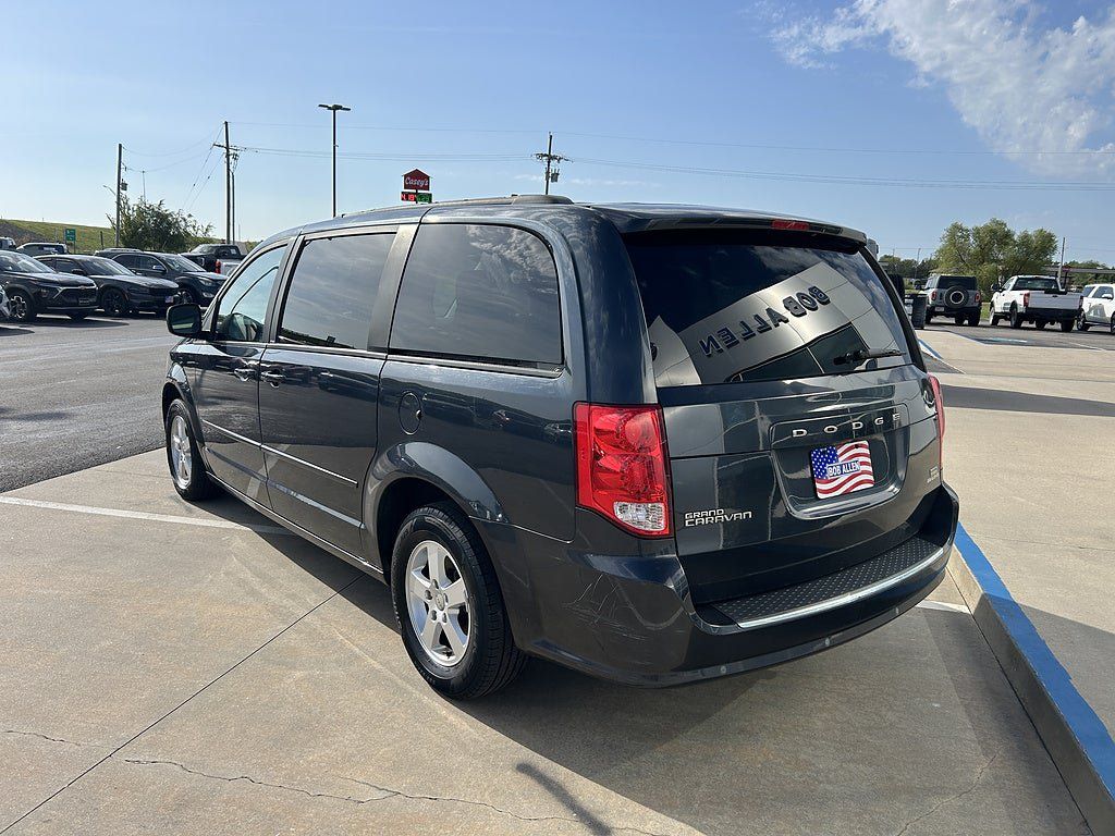 Used 2013 Dodge Grand Caravan SXT w/ Rear Park Assist Pkg FWD image 3