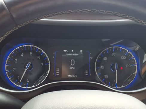 Used 2020 Chrysler Voyager LX w/ Cold Weather Group FWD image 17