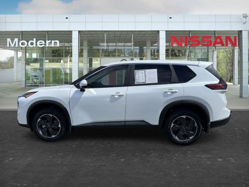 Certified 2025 Nissan Rogue SV image 2