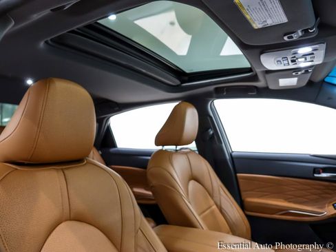 Used 2019 Toyota Avalon Limited image 26