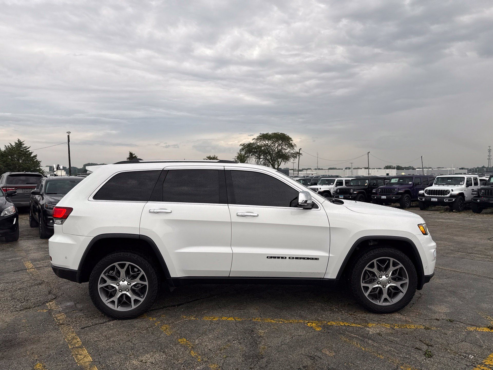 Used 2021 Jeep Grand Cherokee Limited w/ Premium Lighting Group AWD/4WD image 5