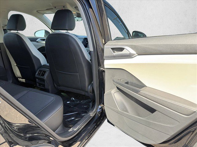 Used 2025 Volkswagen Taos SE FWD image 22