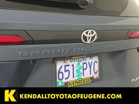 Certified 2024 Toyota Grand Highlander AWD image 11