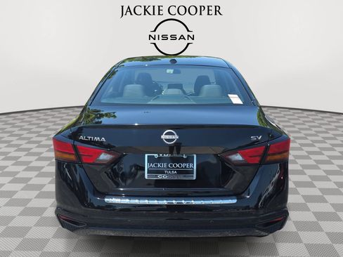 Used 2023 Nissan Altima 2.5 SV FWD image 6