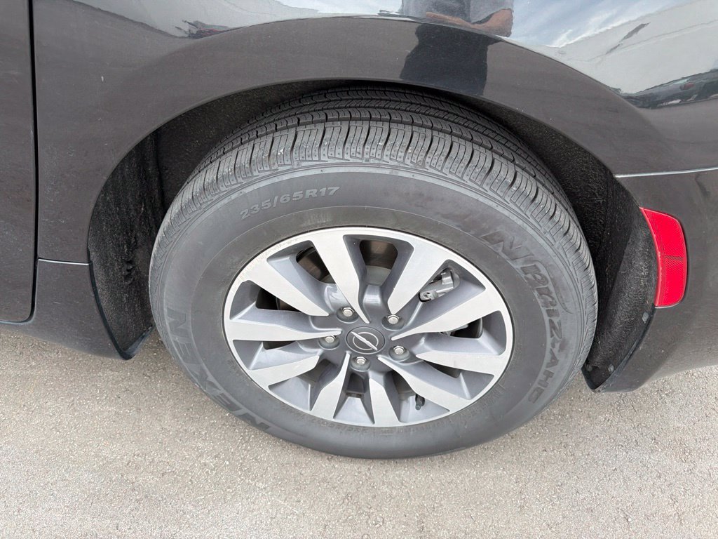 Used 2023 Chrysler Pacifica Touring-L FWD image 6