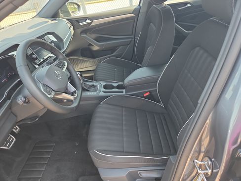 Used 2024 Volkswagen Jetta Sport FWD image 5
