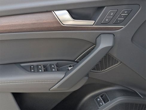 Used 2024 Audi Q5 e Premium Plus image 13