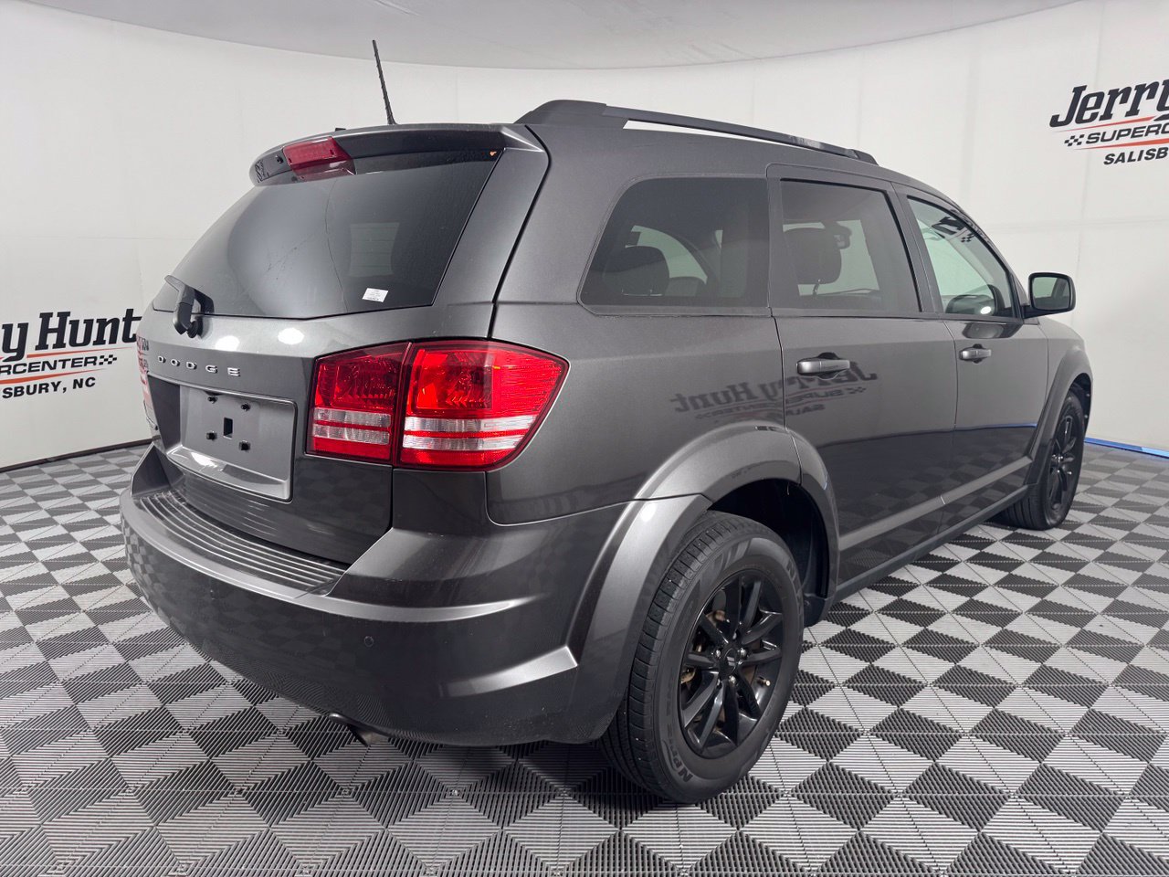 Used 2020 Dodge Journey SE w/ SE Popular Equipment Group FWD image 7