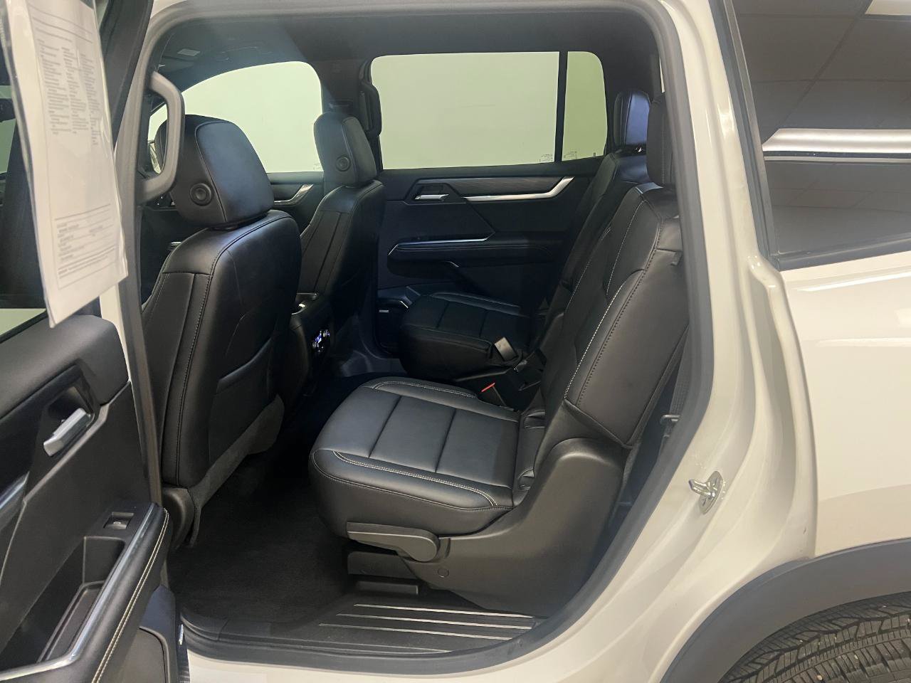 Used 2026 GMC Acadia Elevation w/ Elevation Premium Package AWD/4WD image 29