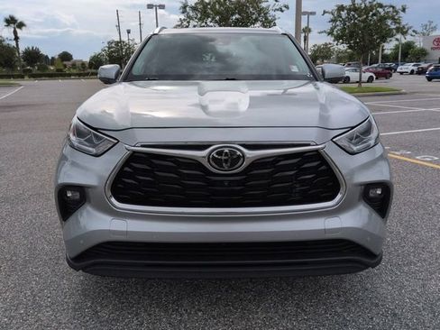 Certified 2023 Toyota Highlander Limited FWD image 9
