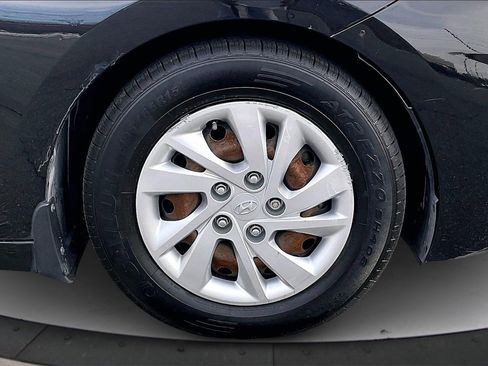 Used 2019 Hyundai Elantra SE image 31