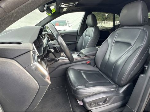 Used 2020 Audi Q8 Premium w/ Black Optic Package image 8
