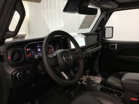 Used 2024 Jeep Wrangler Rubicon image 11