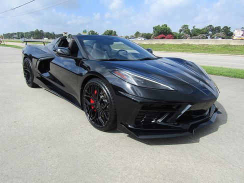 Used 2024 Chevrolet Corvette Stingray Premium Conv w/ Z51 Performance Package RWD image 3