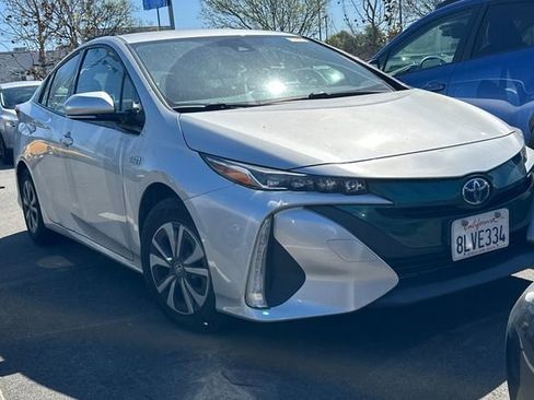 Used 2019 Toyota Prius Prime Premium image 2