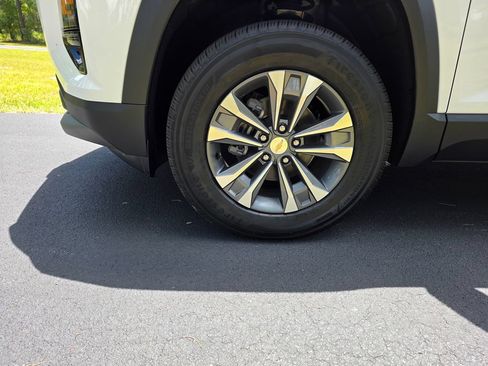 New 2027 Chevrolet Equinox LT w/ Safety and Technology Package FWD image 10