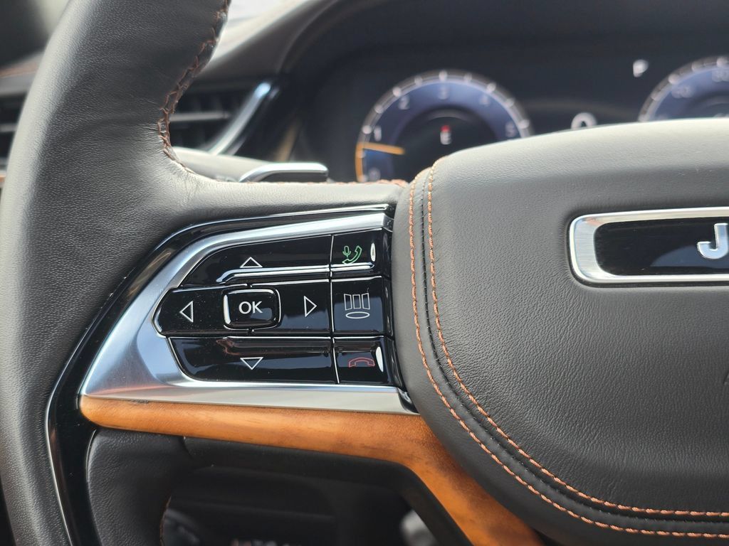 Used 2025 Jeep Grand Cherokee L Summit AWD/4WD image 22