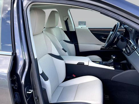 Certified 2025 Lexus ES 350 w/ Premium Package FWD image 9