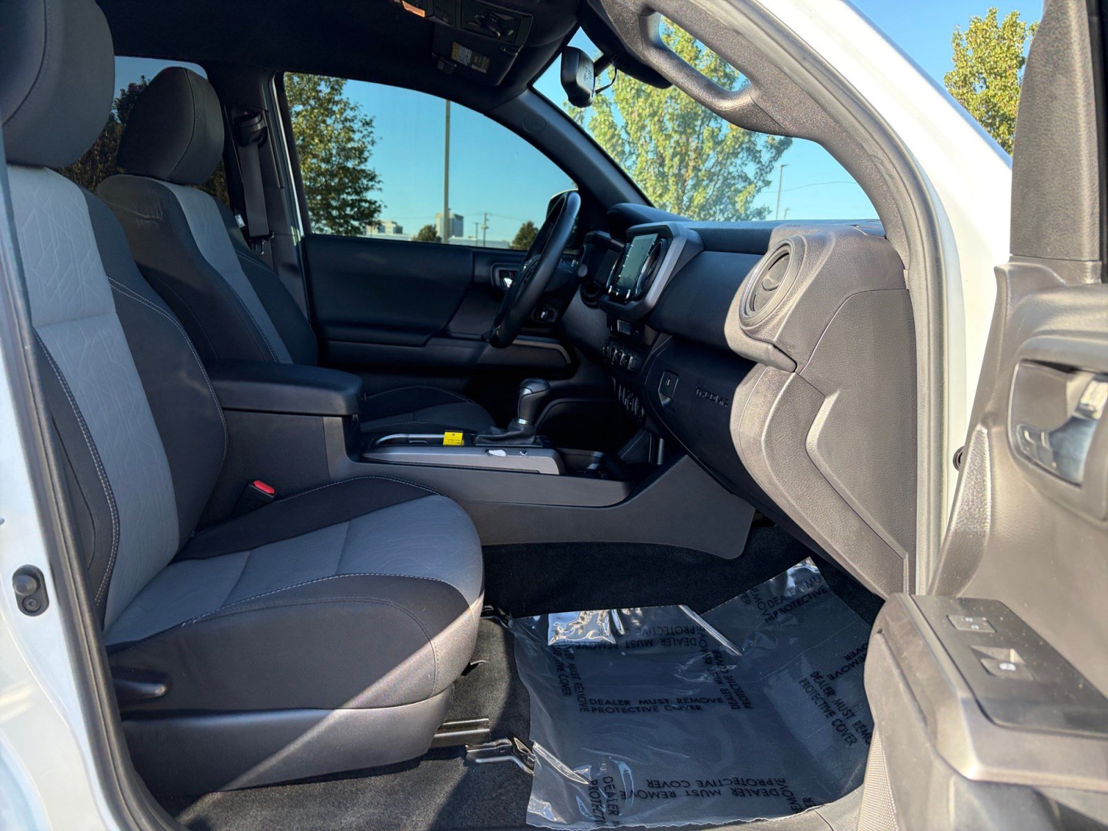 Certified 2023 Toyota Tacoma TRD Off-Road AWD/4WD image 29