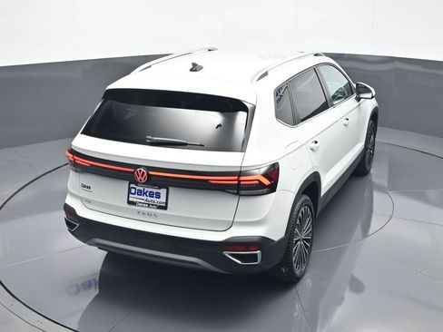 Used 2025 Volkswagen Taos SE FWD image 50