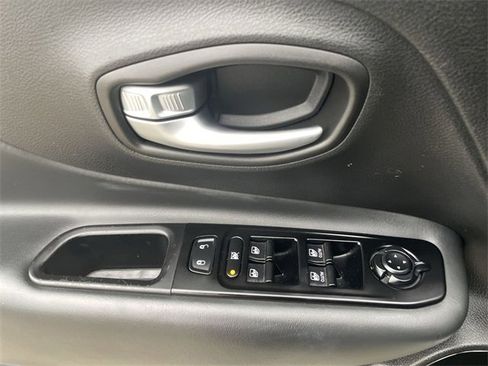 Used 2020 Jeep Renegade Altitude image 21