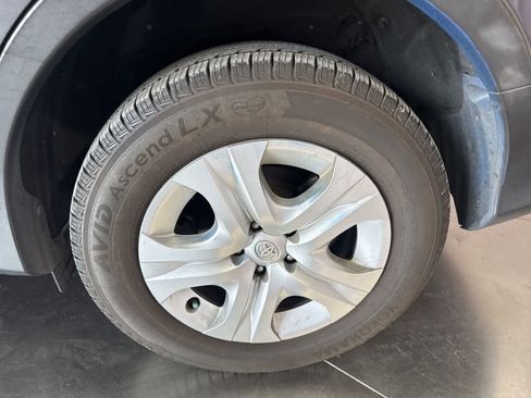 Used 2013 Toyota RAV4 LE FWD image 9