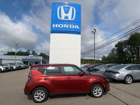 Used 2023 Kia Soul LX w/ LX Technology Package FWD image 1