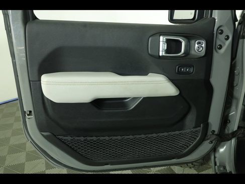 Used 2023 Jeep Gladiator Overland AWD/4WD image 19