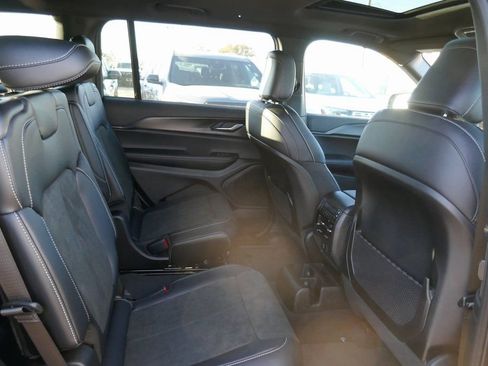 New 2025 Jeep Grand Cherokee L Altitude image 9