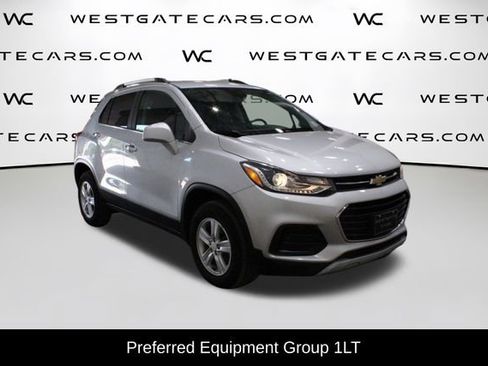 Used 2019 Chevrolet Trax LT w/ LT Convenience Package image 2