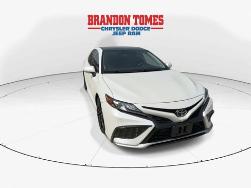 Used 2024 Toyota Camry XSE FWD image 3