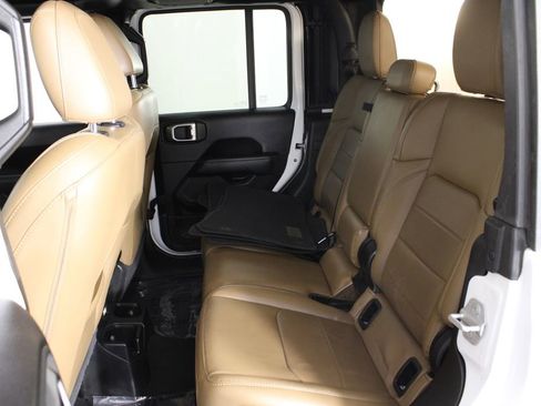 Used 2020 Jeep Gladiator Overland w/ LED Lighting Group image 22