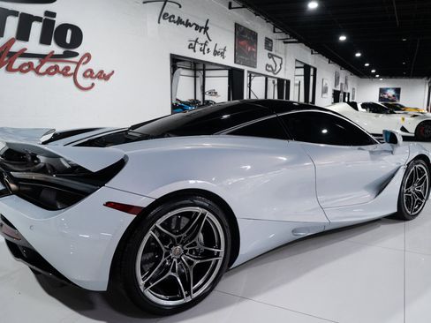 Used 2018 McLaren 720S image 7
