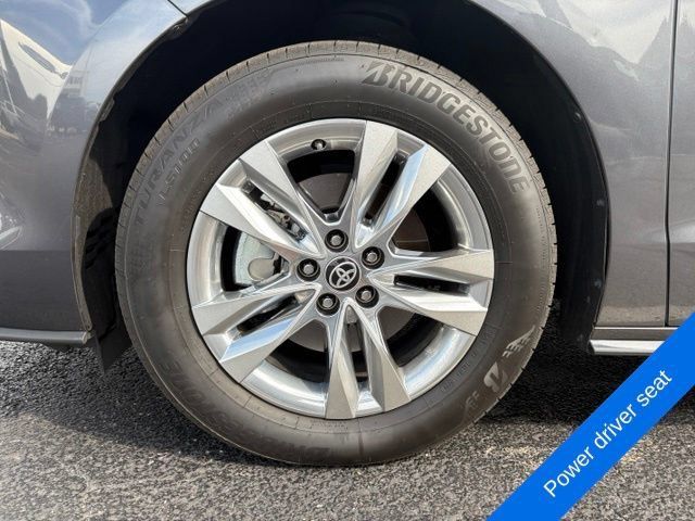 Used 2025 Toyota Sienna Limited AWD/4WD image 9