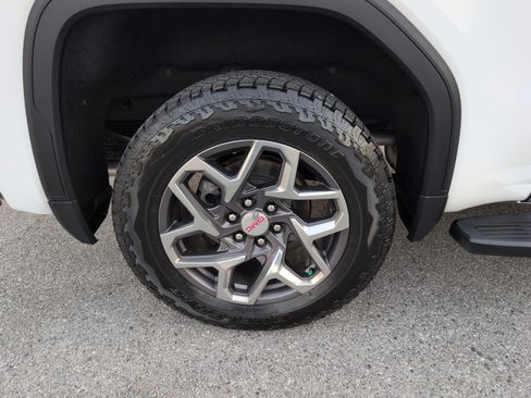 Used 2022 GMC Sierra 1500 SLT w/ SLT Premium Plus Package image 9