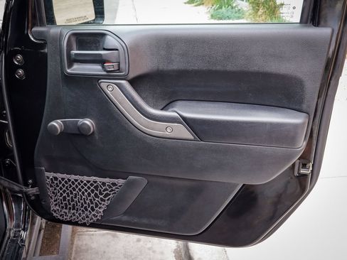 Used 2018 Jeep Wrangler Sport AWD/4WD image 23